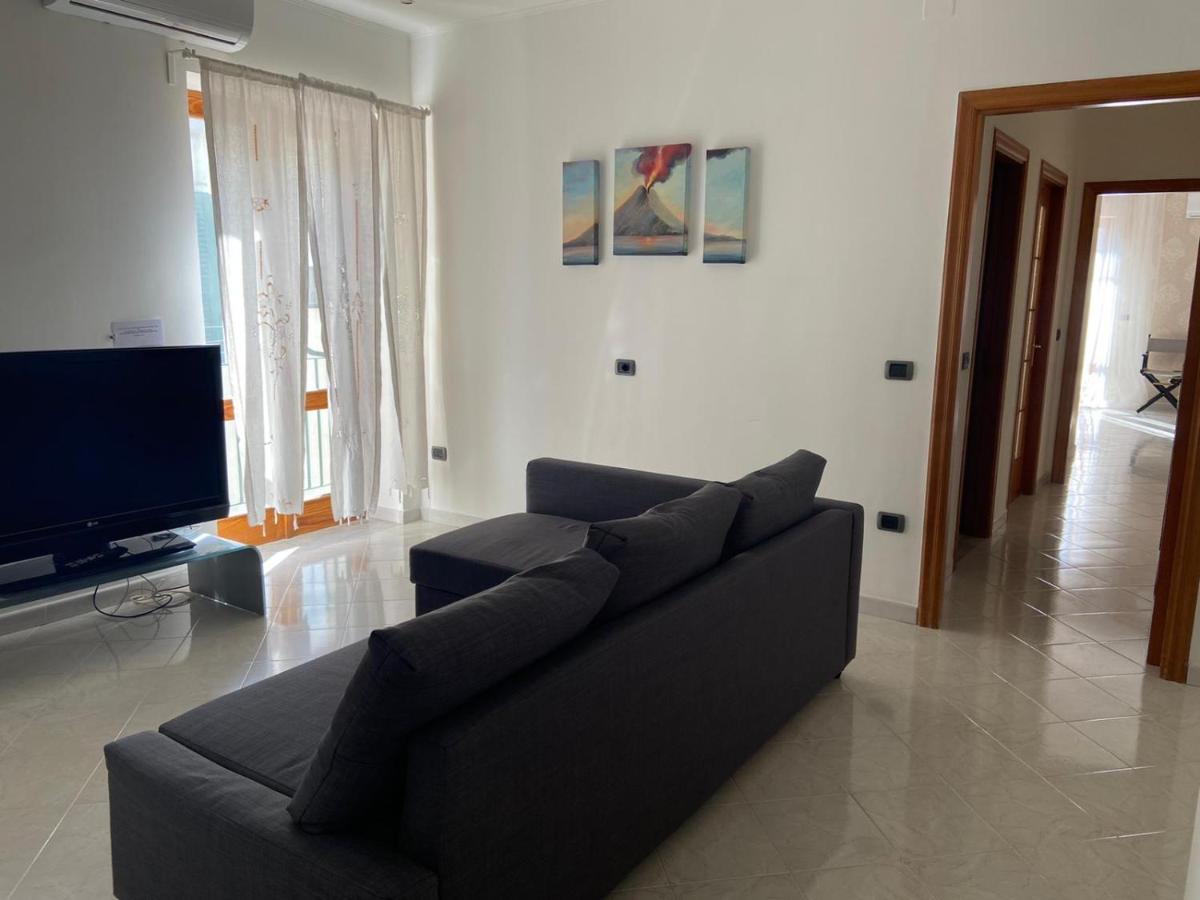 La Casa Di Giu Apartment Pozzuoli Luaran gambar