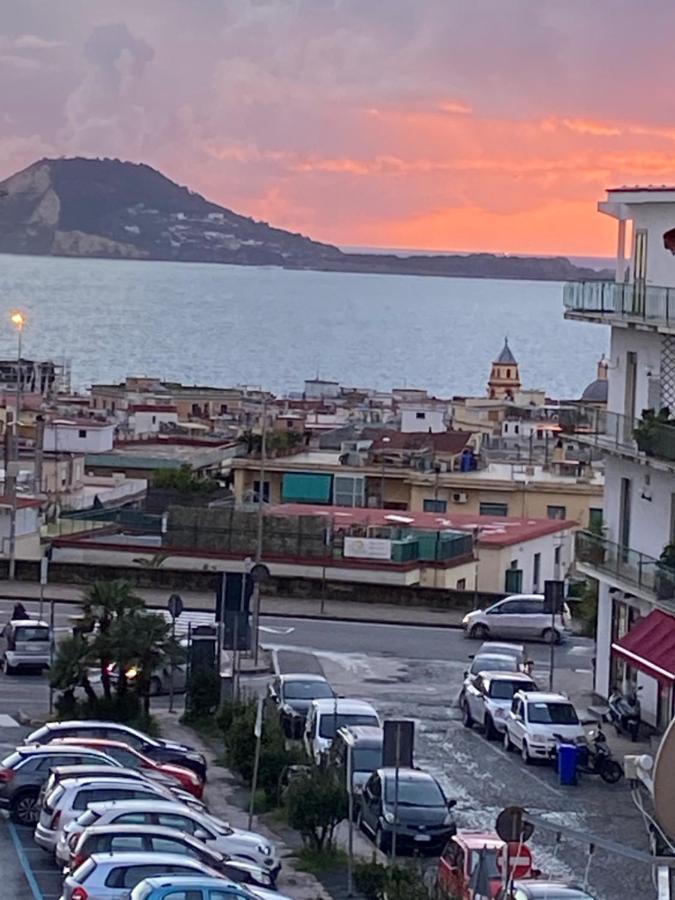 La Casa Di Giu Apartment Pozzuoli Luaran gambar